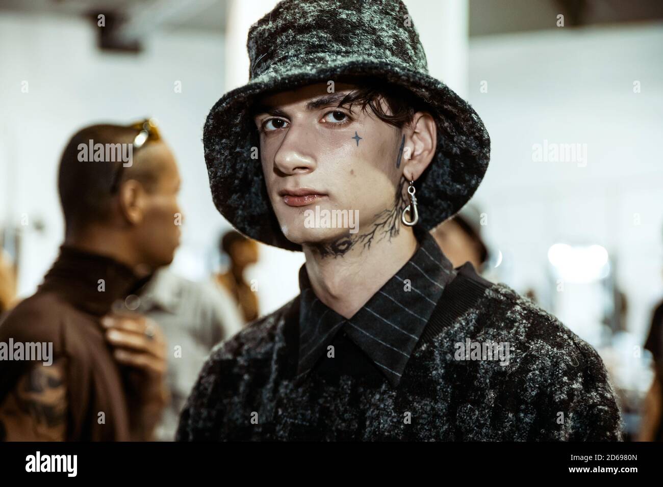 KIEW, UKRAINE - 3. SEPTEMBER 2020: Backstage IRON THREAD Show auf der Ukrainian Fashion Week NoSeason 2021. Stockfoto