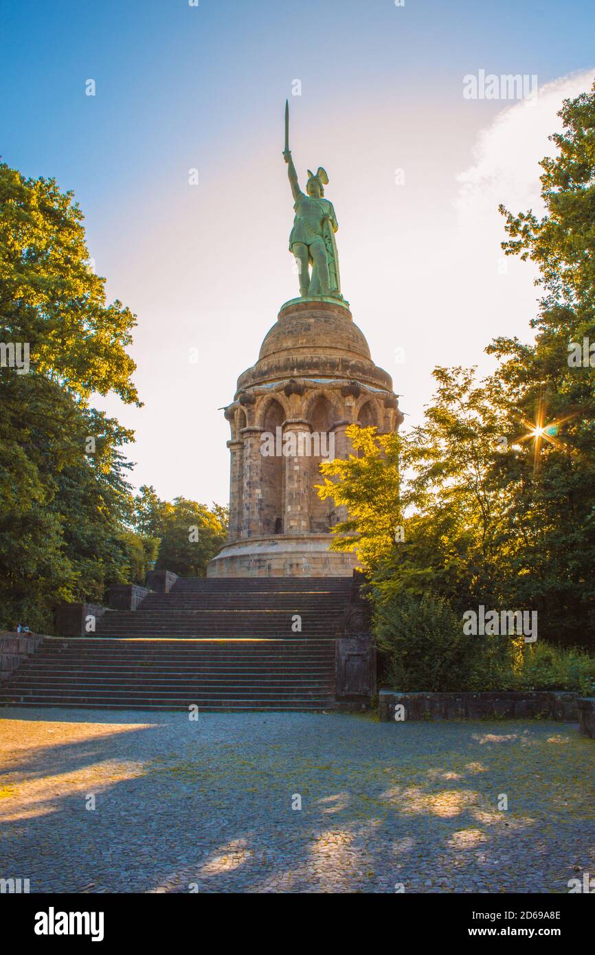 Hermannsdenkmal. Hermann Monument ist die höchste Statue in Deutschland. Es liegt im Teutoburger Wald, Nordrhein-Westfalen Stockfoto