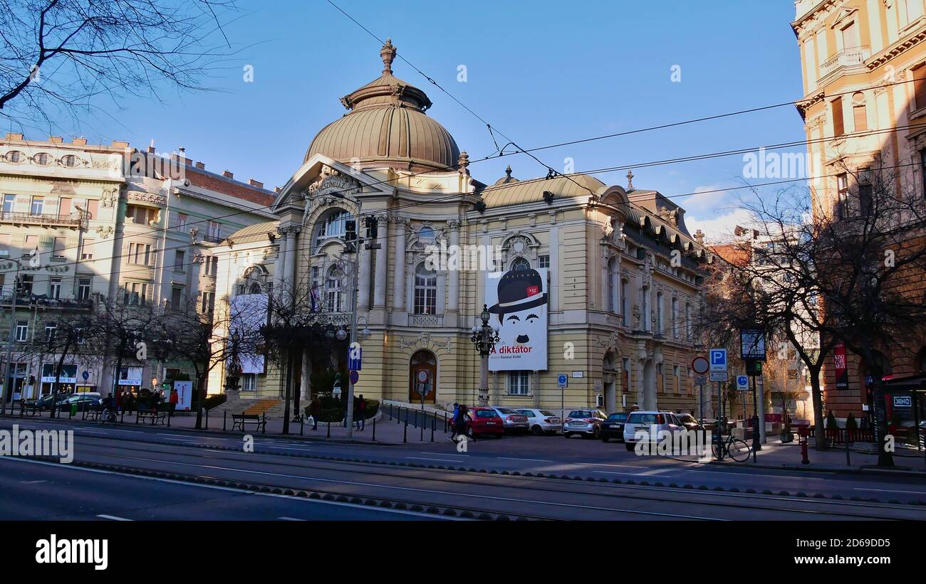 Budapest, Hungary - 12/29/2018: Ansicht des populären historischen Komödientheaters von Budapest (Vígszínház) errichtet 1896 (späthistoricism). Stockfoto