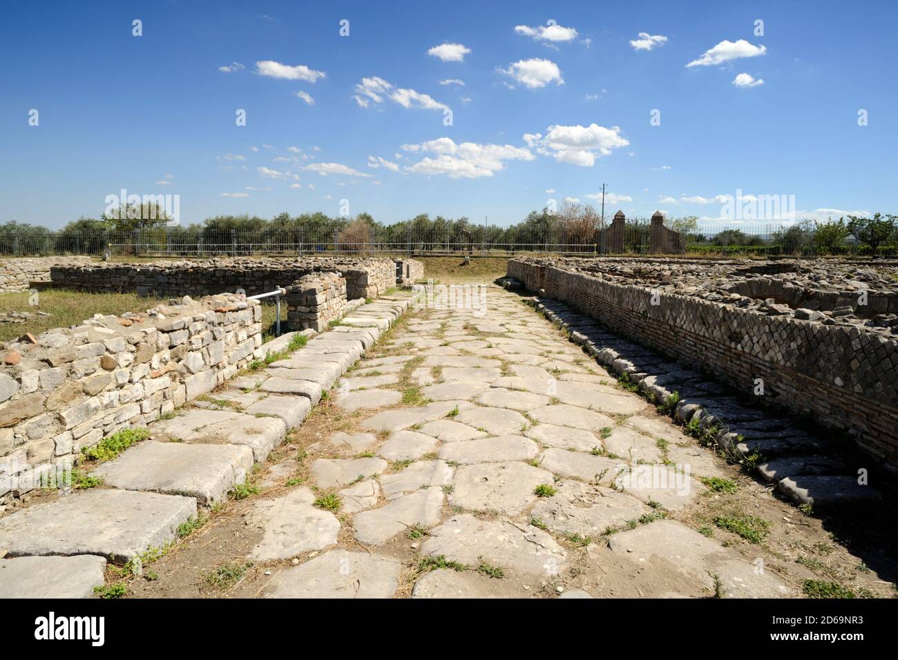 Italien, Basilikata, Venosa, archäologischer Park, römische Straße Stockfoto