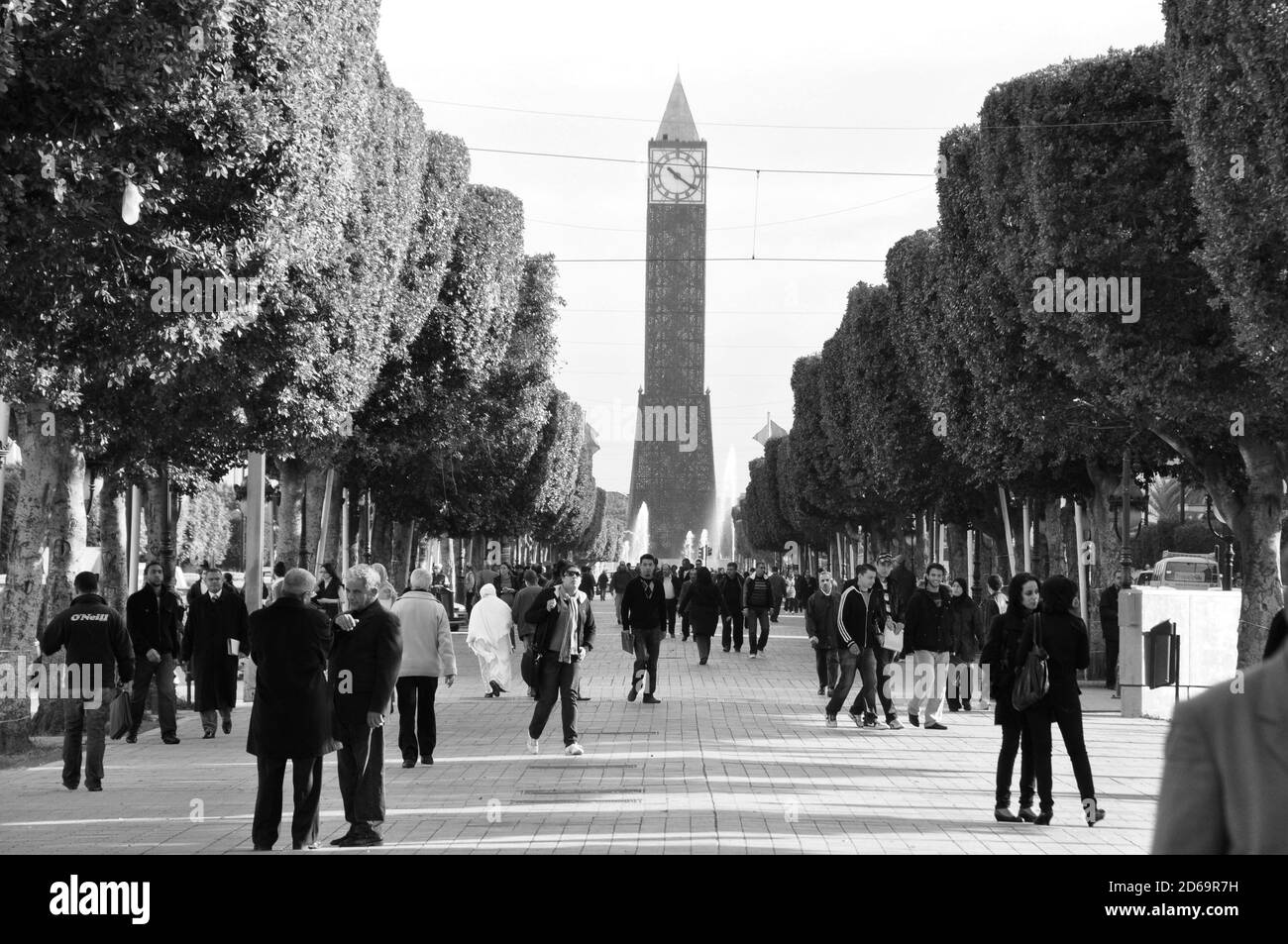 Die Avenue Mohamed V ist die wichtigste Straße, die direkt an die Medina von TUnis führt. Stockfoto