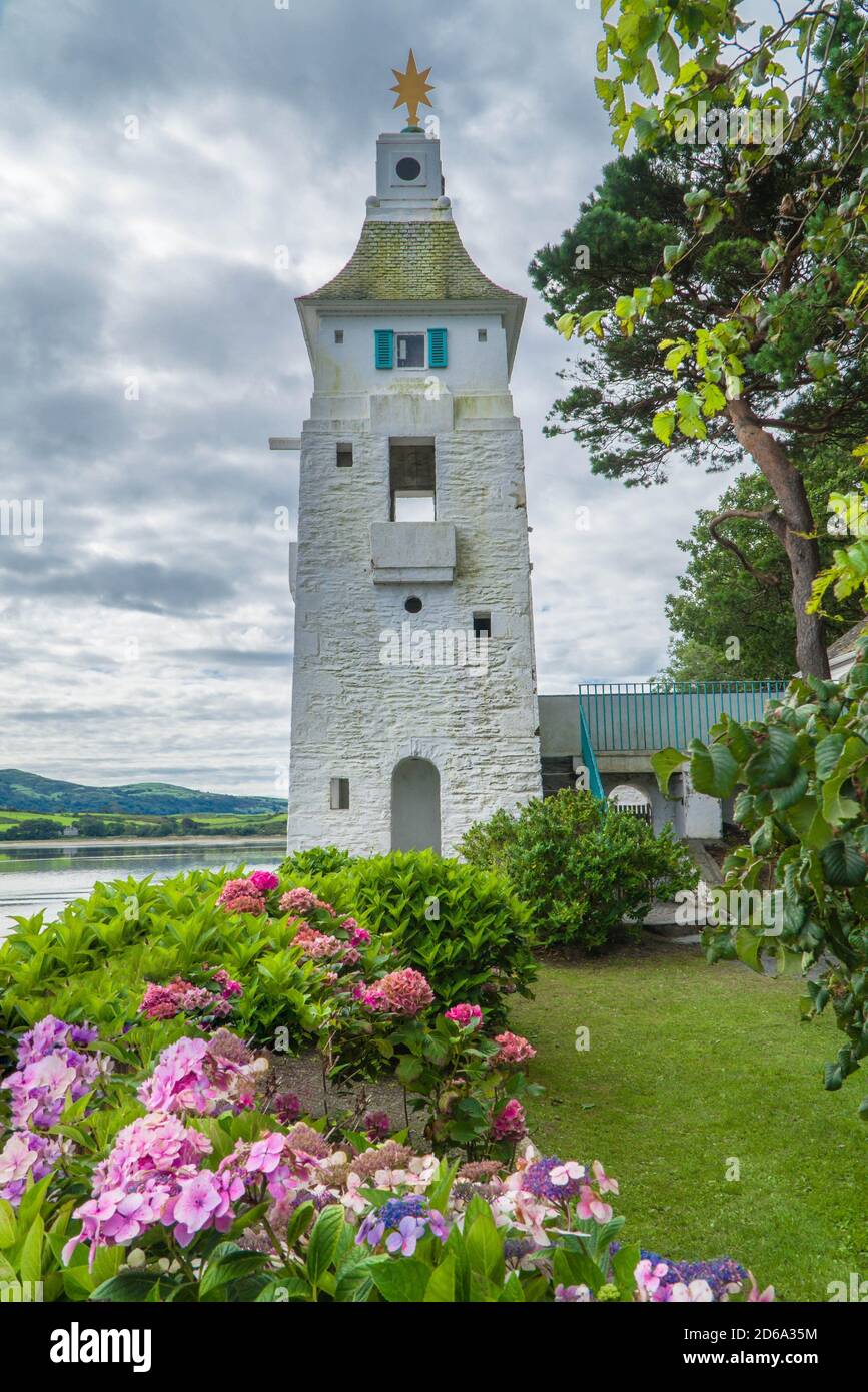 Leuchtturm Portmeirion Italianate Village, Gwynedd, North Wales Großbritannien. August 2020. Stockfoto
