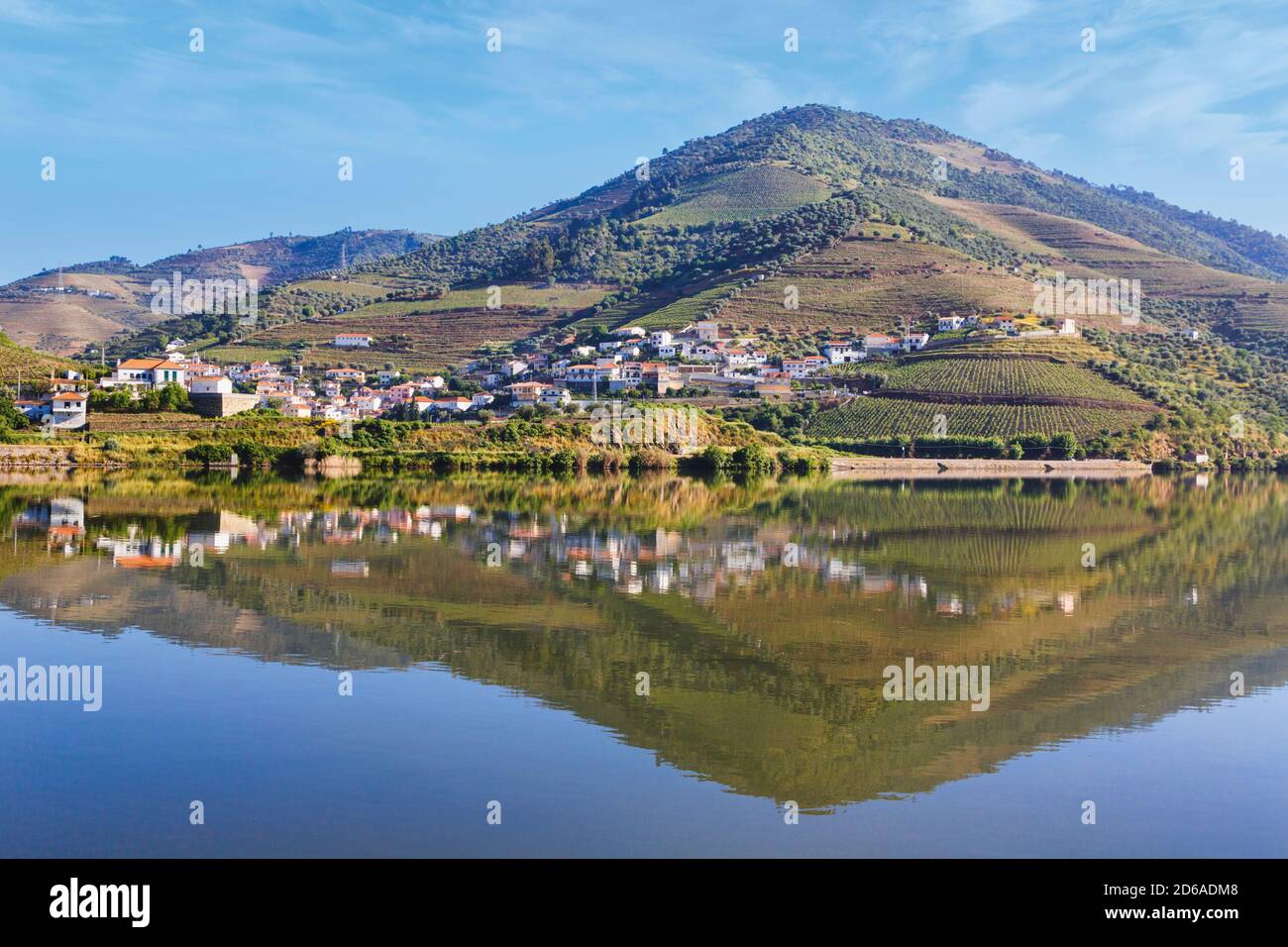 Covelinhas, Bezirk Vila Real, Portugal. Weinberge entlang des Douro Flusses zwischen Paso da Regua und Pinhao am Viseu Bezirk oder südlichen Ufer des Stockfoto