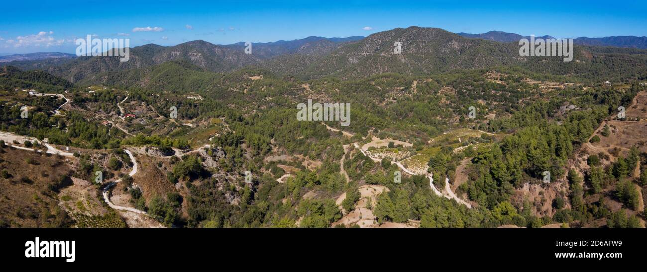 Luftaufnahme des Paphos-Waldes bei Kannaviou in der Paphos-Region Zypern. Stockfoto