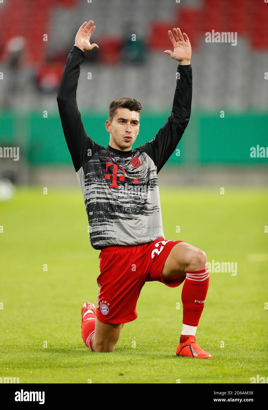 firo: Fußball: 15.10.2020 DFB Pokal 1.FC Dvºren - FC Bayern Mvºnchen, München Marc Roca, Aufwärmen   Einsatz weltweit Stockfoto