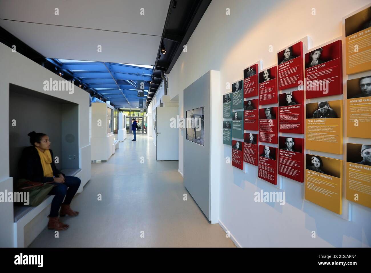 Ein Besucher, der sich die Ausstellung des Nationalen Widerstands ansieht Rat von Frankreich während des Zweiten Weltkriegs im Museum der Befreiung von Paris.Paris.Frankreich Stockfoto
