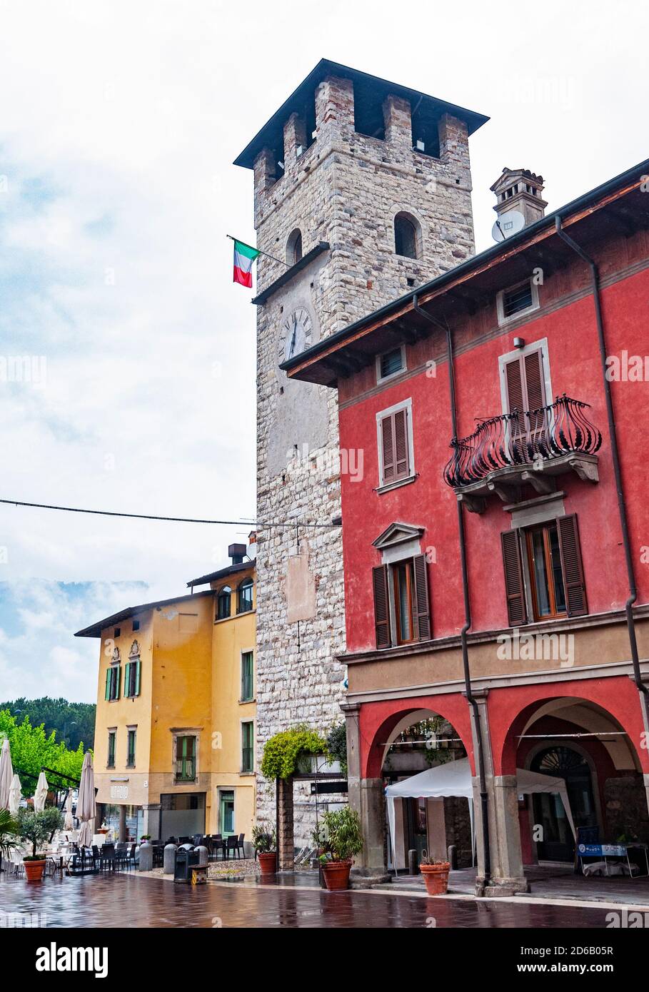 Uhrturm in Pisogne, Lombardei, Italien Stockfoto