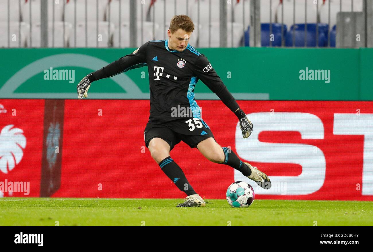 firo: Fußball: 15.10.2020 DFB Pokal 1.FC Dvºren - FC Bayern Mvºnchen, München Individuelle Action, Alexander Nvºbel weltweit im Einsatz Stockfoto