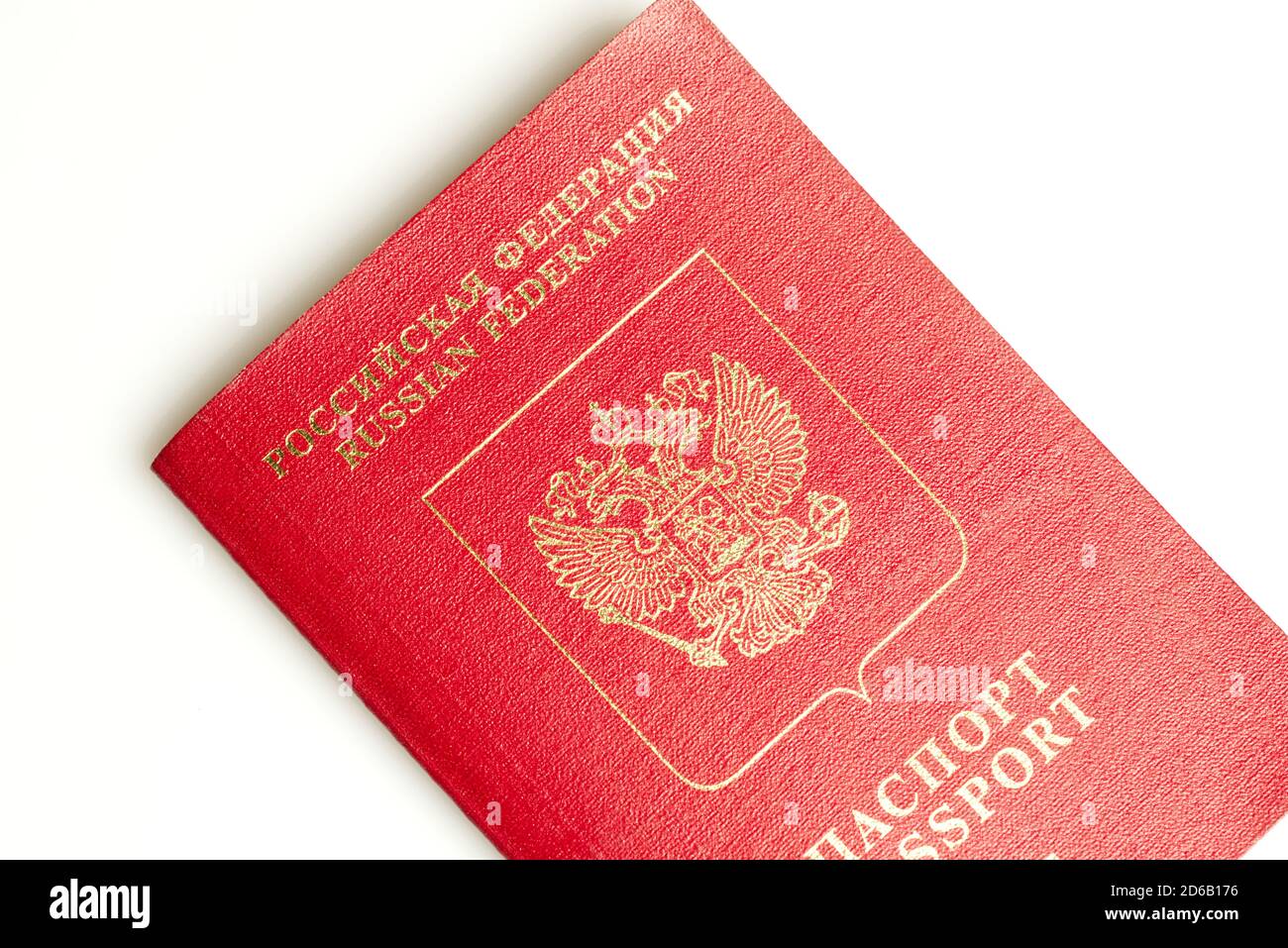Russischer Reisepass auf hellem Hintergrund, Personalausweis Stockfoto