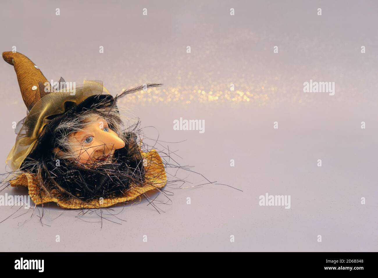 Ein Kopf der alten Hexe mit Freundlichkeit Gesicht. Konzept aller Heiligabend. Stockfoto