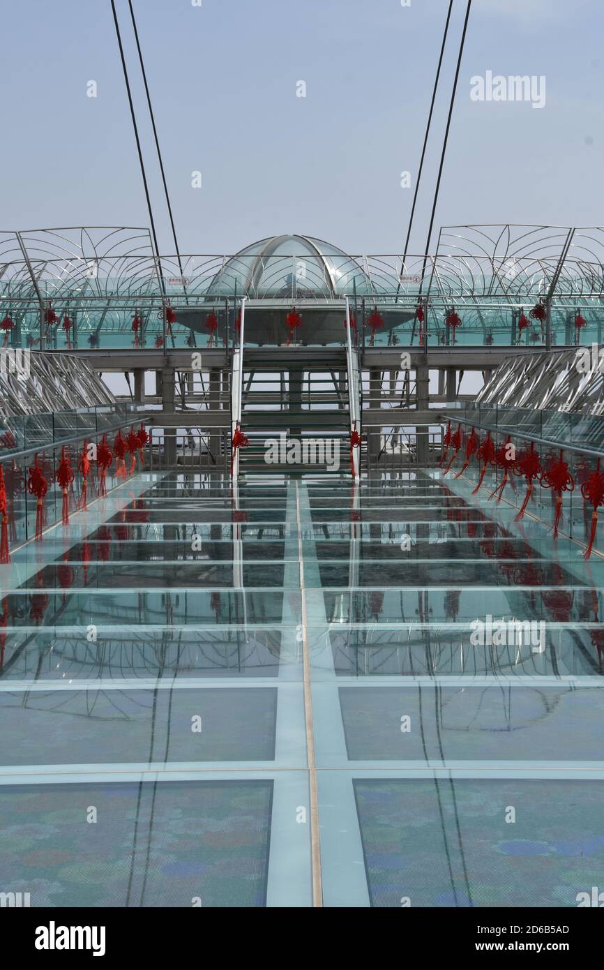Pinggu die größte Rundglas-Sightseeing-Plattform der Welt in Pinggu Beijing China, mit Titanlegierungen gebaut. Stockfoto