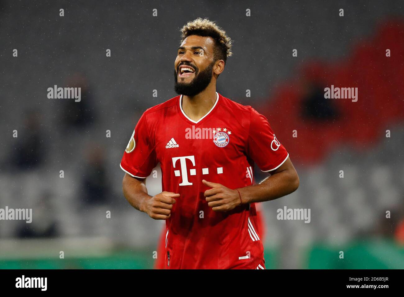 firo: 15.10.2020, Fußball, DFB Pokal, Saison 2020/2021, 1. Runde, 1. FC Dvºren - FC Bayern Mvºnchen, Eric Maxim Choupo-Moting, FC Bayern Mvºnchen, FCB, Mvºnchen, München, Halbfigur, Jubilierung, Tor zu 1:0,   Einsatz weltweit Stockfoto