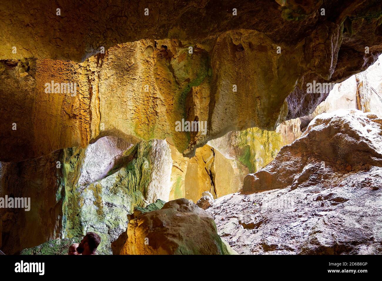 Rockhampton, Queensland, Australien - Dezember 2019: Eine große Höhle im Ökosystem der bekannten Capricorn Caves. Stockfoto