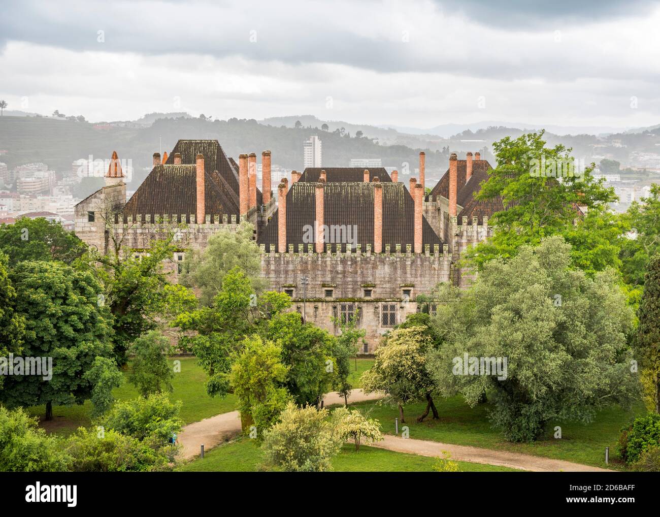 Blick auf den Palast der Herzöge von Braganza in Guimaraes, Portugal, erbaut im 15. Jahrhundert Stockfoto