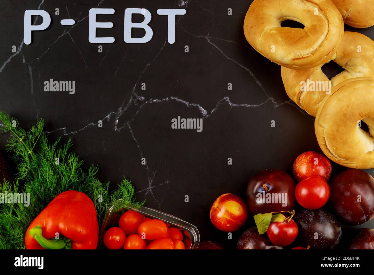 Pandemie EBT helfen Familie während der Schule geschlossen oder virtuelle Schule. Covid-19-Konzept. Stockfoto