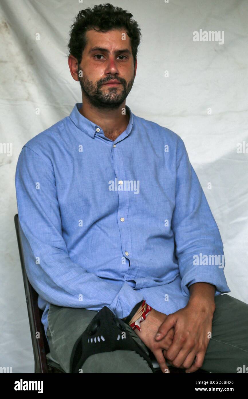 Beirut, Libanon. Oktober 2020. Ziad al-Zein, ein 30-jähriger Betriebswirt und einer der wichtigsten regierungsfeindlichen Aktivisten, posiert für ein Bild. Am 17. Oktober 2019 gingen Tausende von Menschen im Libanon auf die Straße, um gegen neue Steuern und weit verbreitete Korruption in der herrschenden Klasse zu protestieren. Quelle: Marwan Naamani/dpa/Alamy Live News Stockfoto