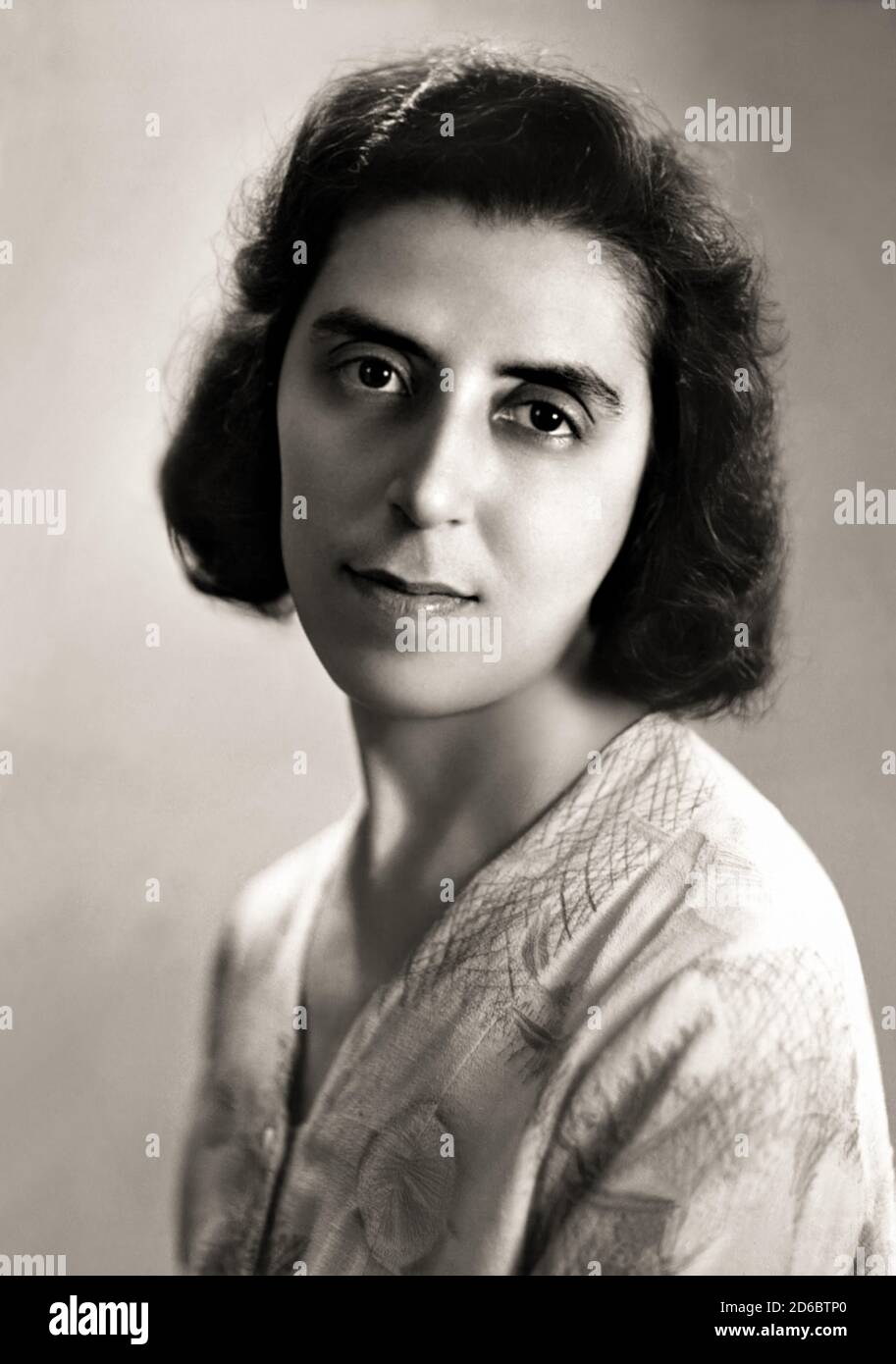 1940 c., Rom, ITALIEN: Die berühmte italienische Pianistin VERA GOBBI BELCREDI ( 1903 - 1999 ) wurde als Interpretin von Ludwig van Beethoven, Chopin, Schumann, Brahms und Alfredo Casella berühmt. - KLAVIER - PIANISTA - MUSICISTA - MUSICA CLASSICA - KLASSIK - PORTRAIT - RITRATTO - GESCHICHTE - FOTO STORICHE ---- ARCHIVIO GBB Stockfoto 1940 c., Rom, ITALIEN: Die berühmte italienische Pianistin VERA GOBBI BELCREDI ( 1903 - 1999 ) wurde als Interpretin von Ludwig van Beethoven, Chopin, Schumann, Brahms und Alfredo Casella berühmt. - KLAVIER - PIANISTA - MUSICISTA - MUSICA CLASSICA - KLASSIK - PORTRAIT - RITRATTO - GESCHICHTE - FOTO STORICHE ---- ARCHIVIO GBB Stockfoto