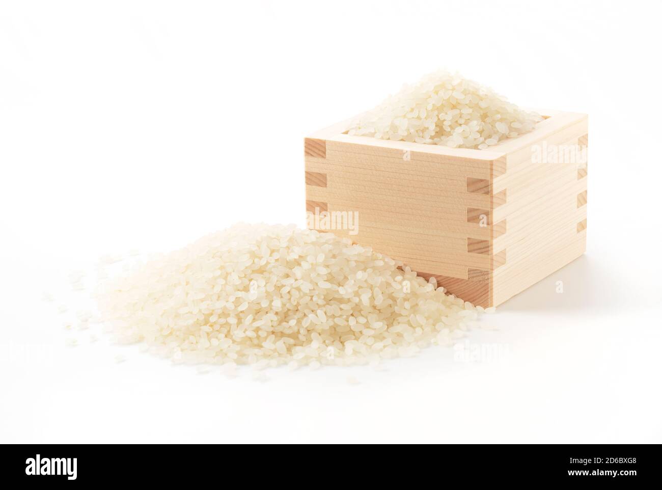 Weißer Reis und Masu auf weißem Hintergrund Stockfoto
