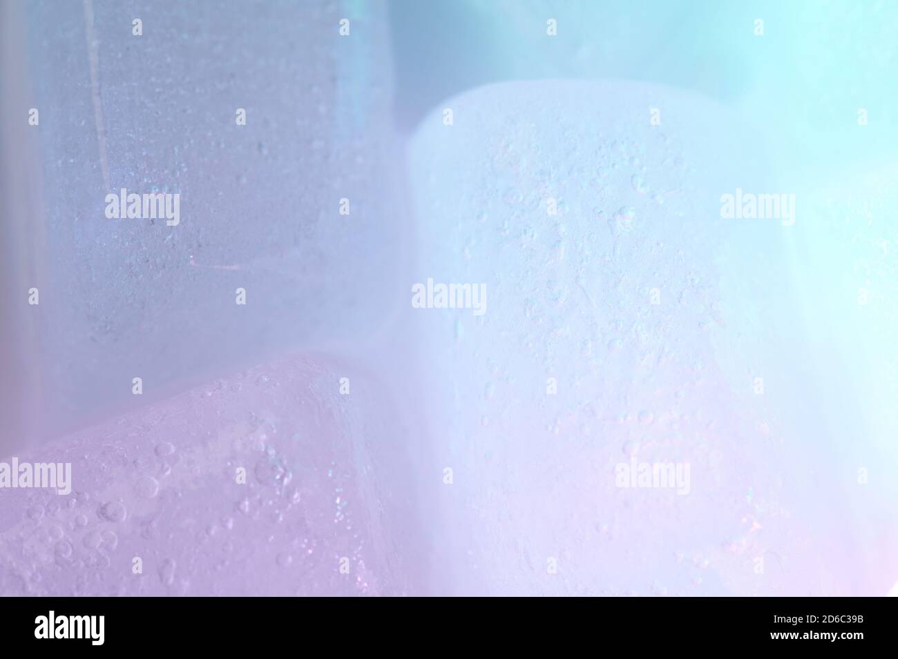 Makro von klaren Eisblöcken mit Blasenluft Hintergrund Stockfoto