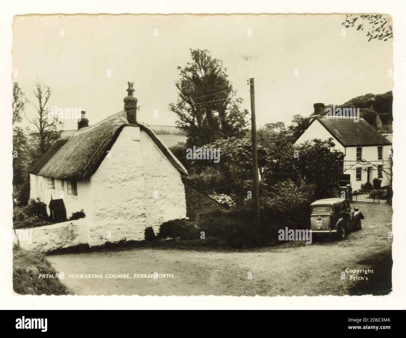 Bild von Penwartha Coombe aus den 1960er Jahren, mit reetgedeckten Cottages und Cob gebaut, Volksarchitektur, veröffentlicht im August 1970, Großbritannien Stockfoto