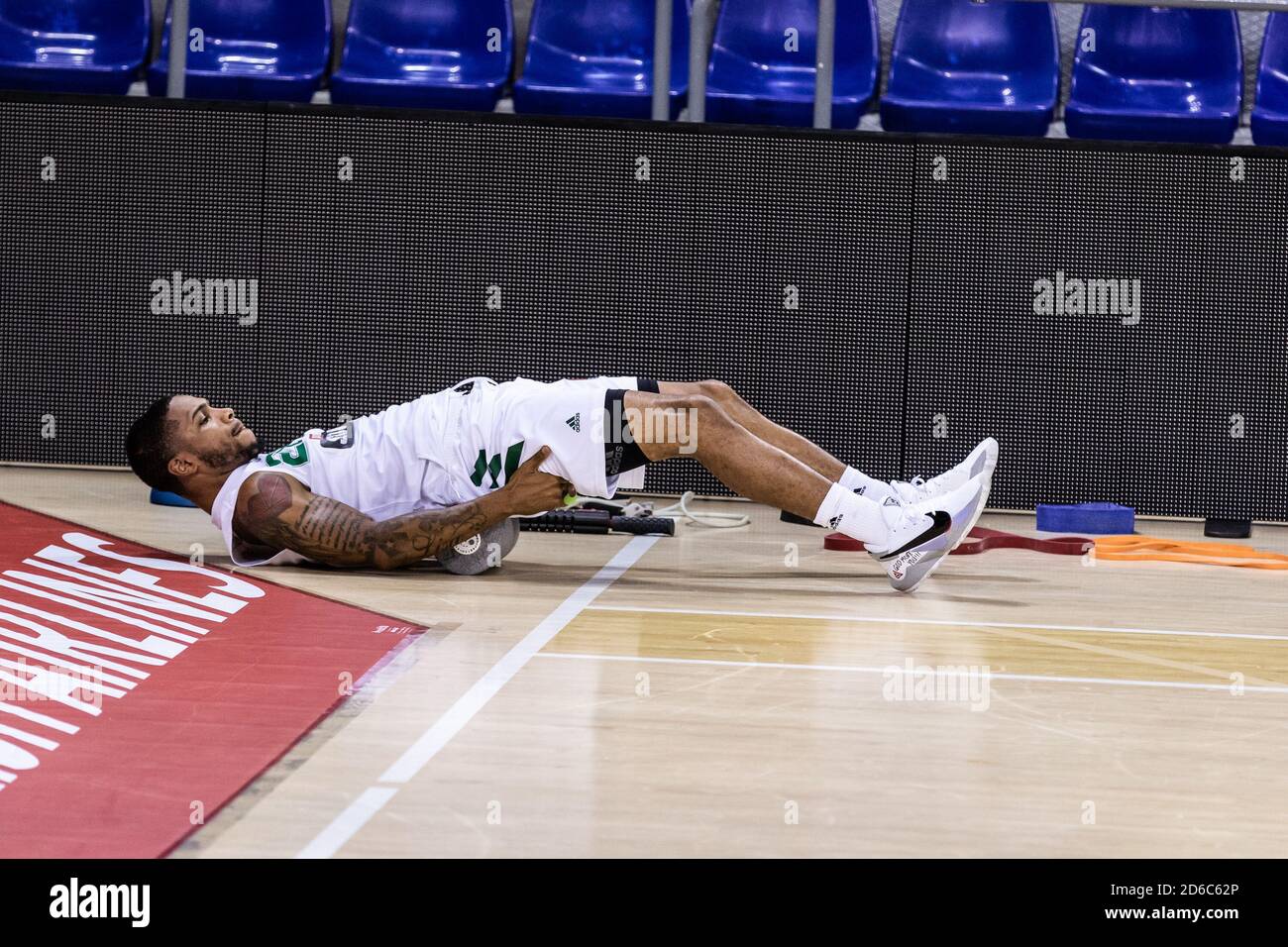 eifer Sykes von Panathinaikos OPAP erwärmen sich vor den Türken Airlines EuroLeague Basketballspiel zwischen FC Barcelona und Panathinaikos OPAP Ein O Stockfoto