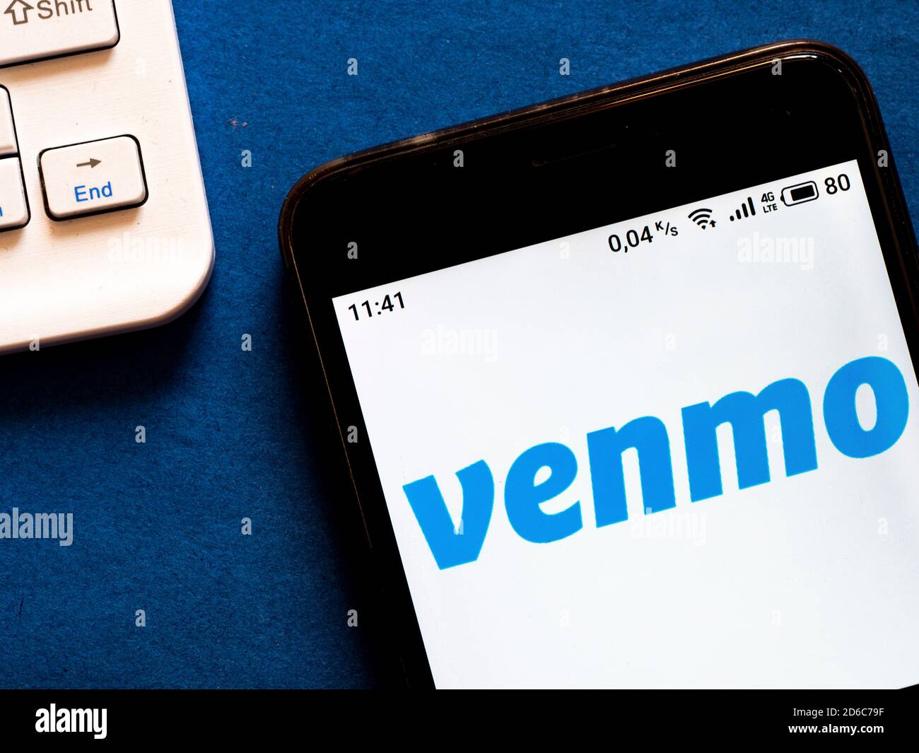 In dieser Abbildung ist ein Venmo Gerät von Venmo Logo Auf einem Smartphone angezeigt Stockfoto