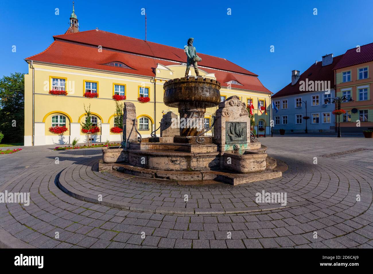 Darlowo, Marktplatz, Brunnen, Woiwodschaft Westpommern, Polen Stockfoto