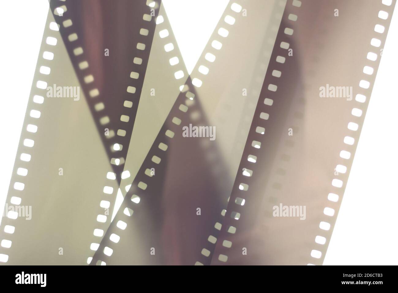 35-mm-Negativ-Fotofilm in Unschärfen. Stockfoto