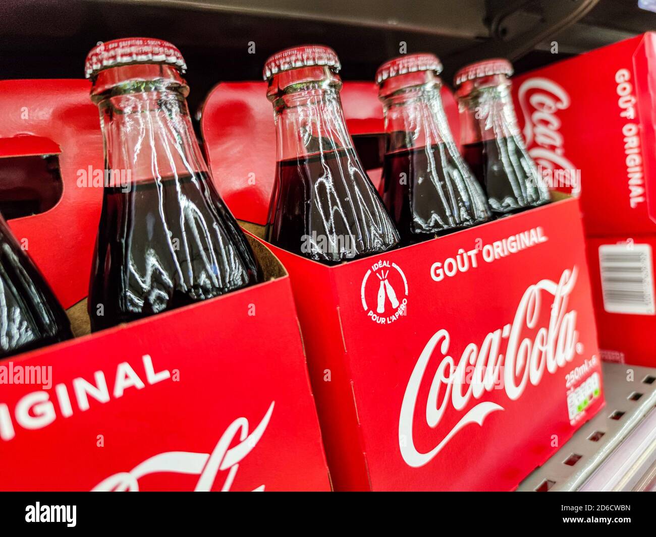 Coke Bottles For Sale In A Supermarket Stockfotos Und Bilder Kaufen Alamy