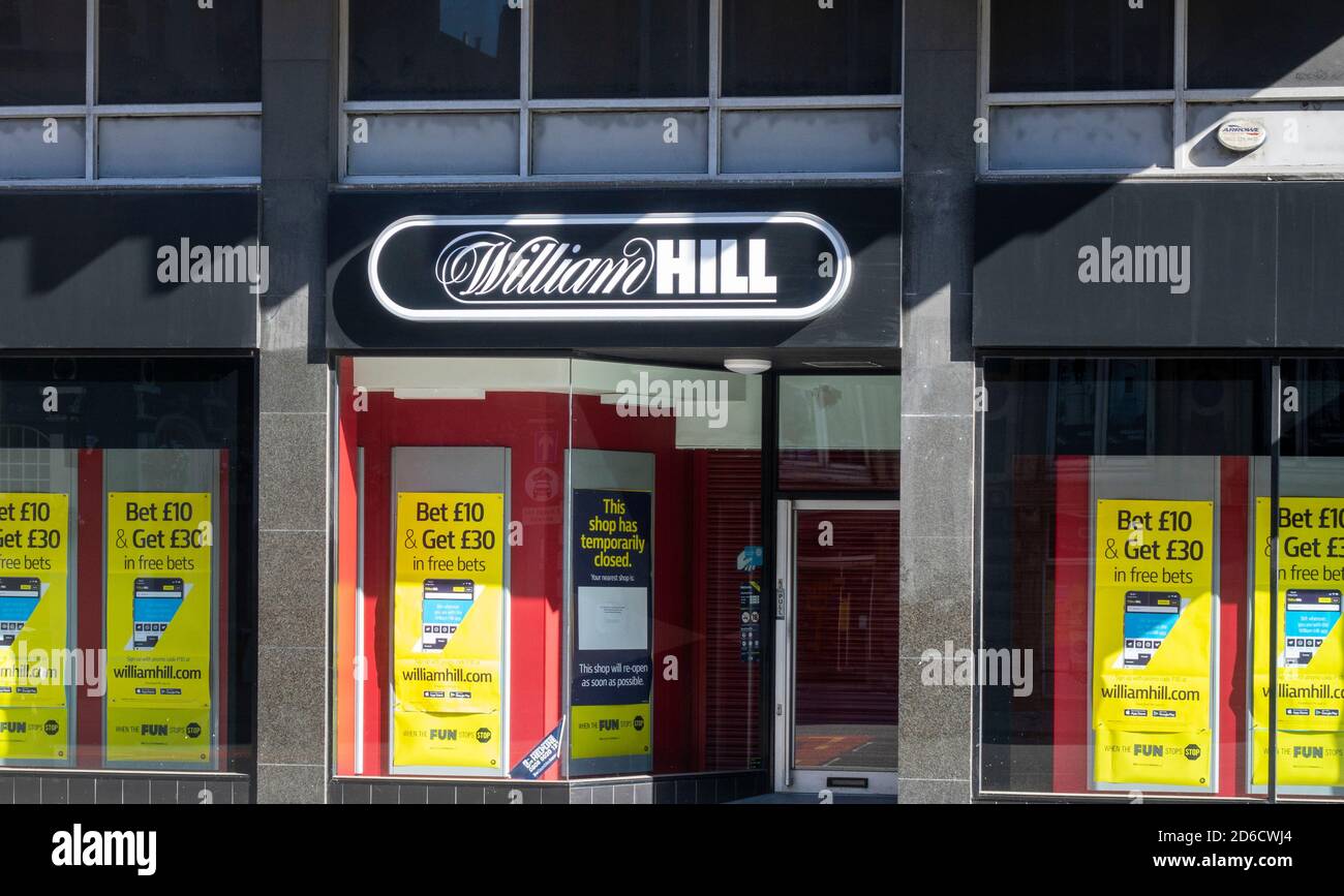 William Hill Wettsalon in Liverpool geschlossen während des Herbstes Tier-3-Sperre vor dem Coronavirus Stockfoto