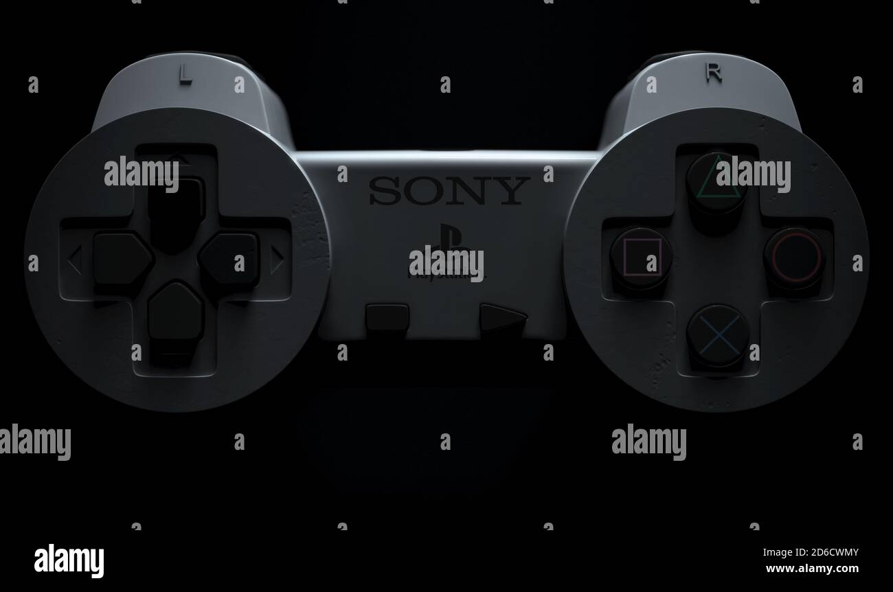 Ein klassischer, originaler sony playstation One Gaming-Controller in düsterem Licht, 15. Juli 2020 in Bristol, Großbritannien Stockfoto