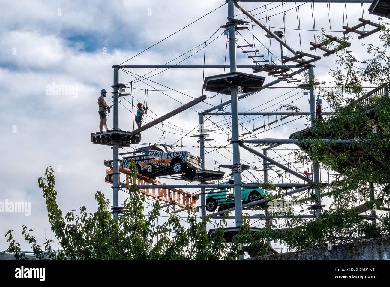 MountMitte - Abenteuerpark mit Hochseilkletterrahmen & Hindernisparcours für alle Altersgruppen in Mitte, Berlin, Deutschland Stockfoto