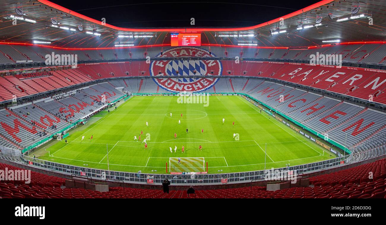 Foto(M): Allianz Arena inside mit Tribünen und Pitch FC BAYERN MÜNCHEN - 1.FC DUEREN 3-0 DFB-Pokal erste Runde, Deutsche Fußball-Trophäe , München, Oktober 15, 2020 Saison 2020/2021, Fußball, München, München © Peter Schatz / Alamy Live News Stockfoto