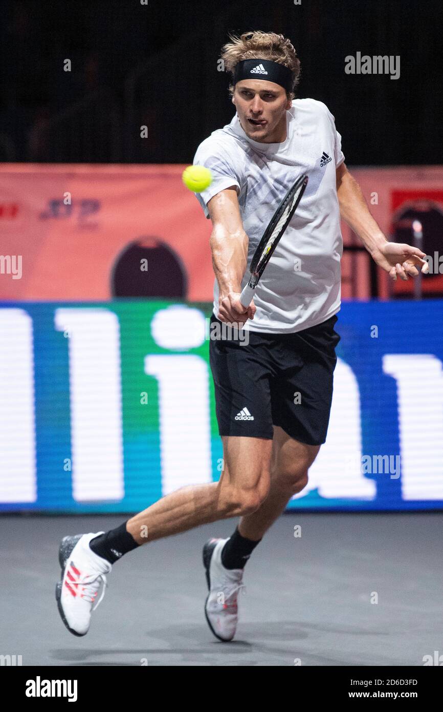 Köln, Deutschland. Oktober 2020. Tennis: ATP Tour, Einzel, Männer, Viertelfinale, A. Zverev (Deutschland) - Harris (Südafrika). Alexander Zverev in Aktion. Quelle: Marius Becker/dpa/Alamy Live News Stockfoto