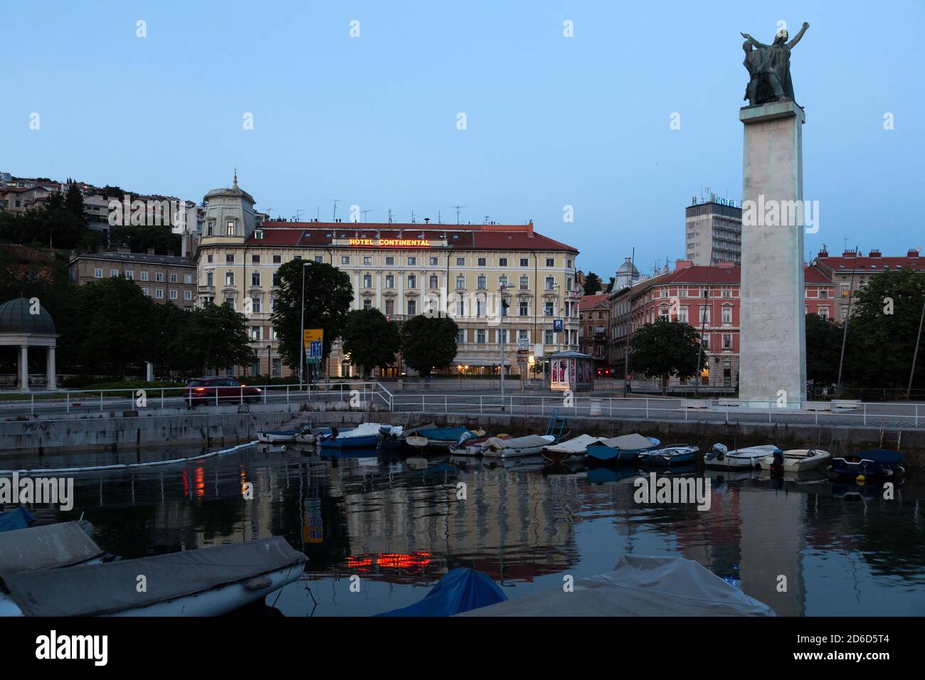 18.06.2020, Rijeka, Primorje-Gorski Kotar, Kroatien - Hotel Continental in der Innenstadt, vor dem Hafen für kleine Motorboote, auf der rechten Seite die Stockfoto