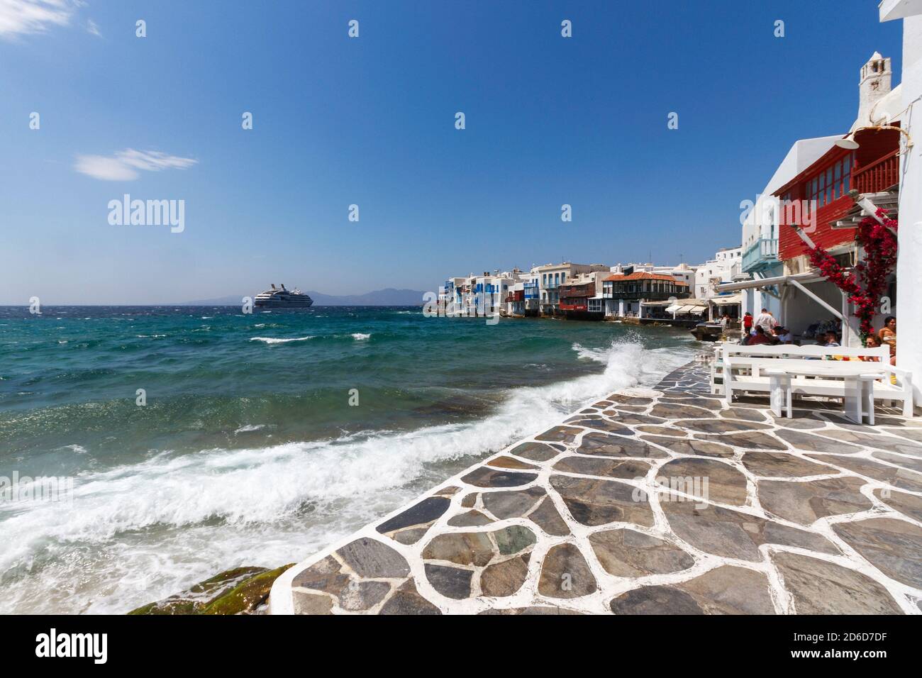 Mykonos Insel, Blick auf Little Venice (Mikri Venetia) wahrscheinlich der ikonischste Teil von Chora Dorf. Stockfoto