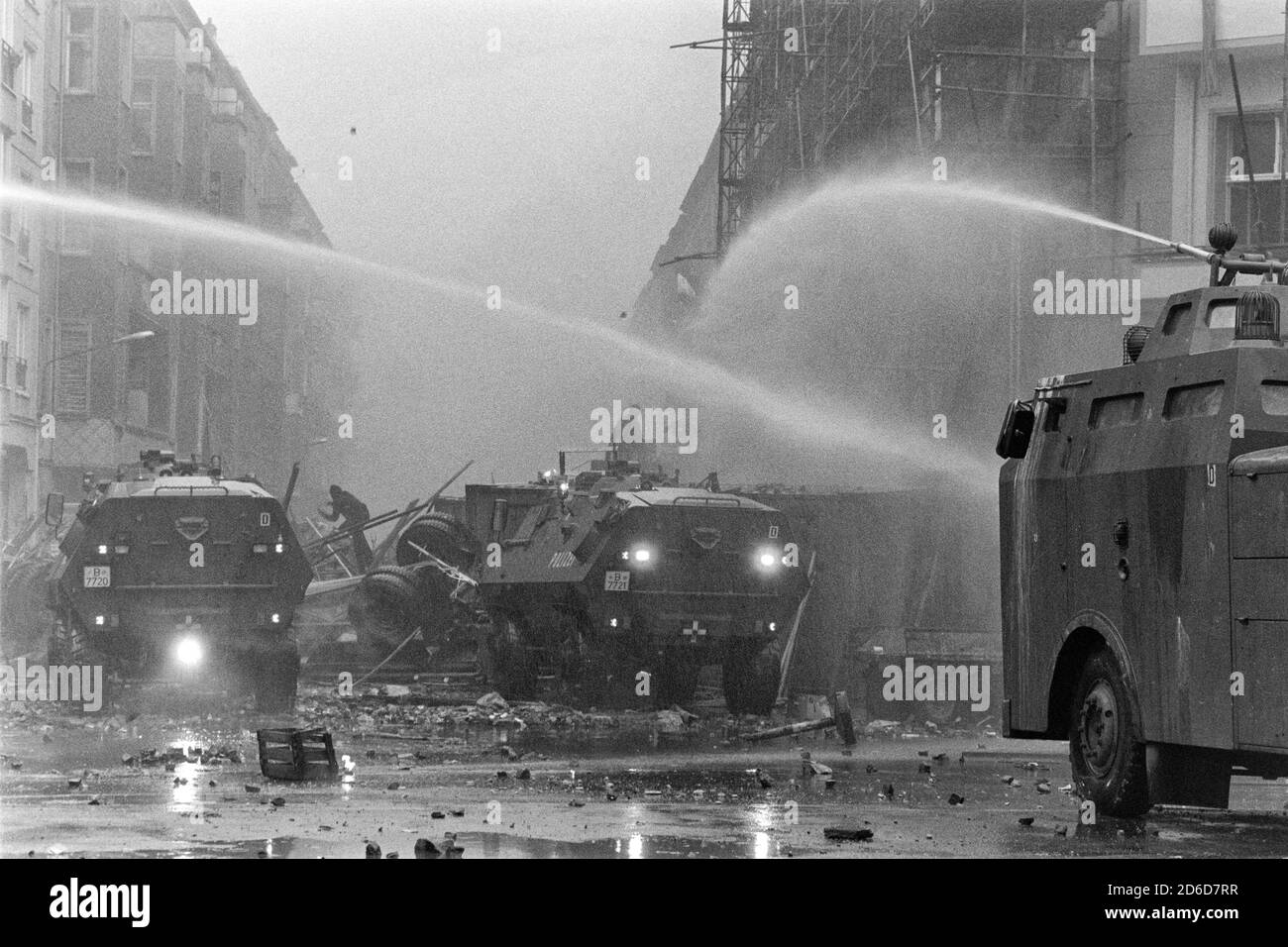 14.11.1990, Berlin, Berlin, Deutschland - 13 besetzte Häuser in der Mainzer Straße werden am Morgen des 14. November von der Polizei evakuiert. Autonomer Peop Stockfoto