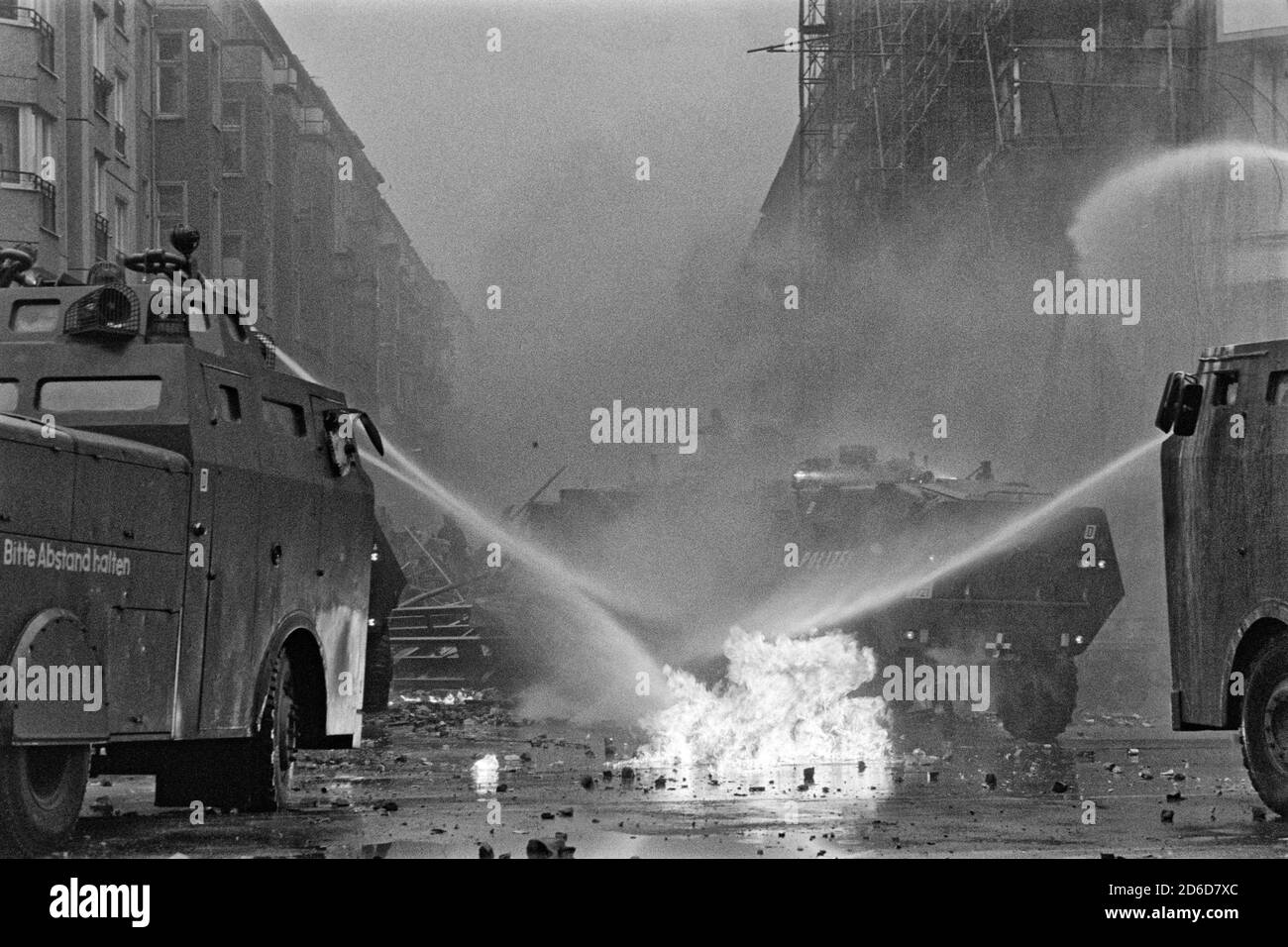 14.11.1990, Berlin, Berlin, Deutschland - 13 besetzte Häuser in der Mainzer Straße werden am Morgen des 14. November von der Polizei evakuiert. Autonome Personen A Stockfoto