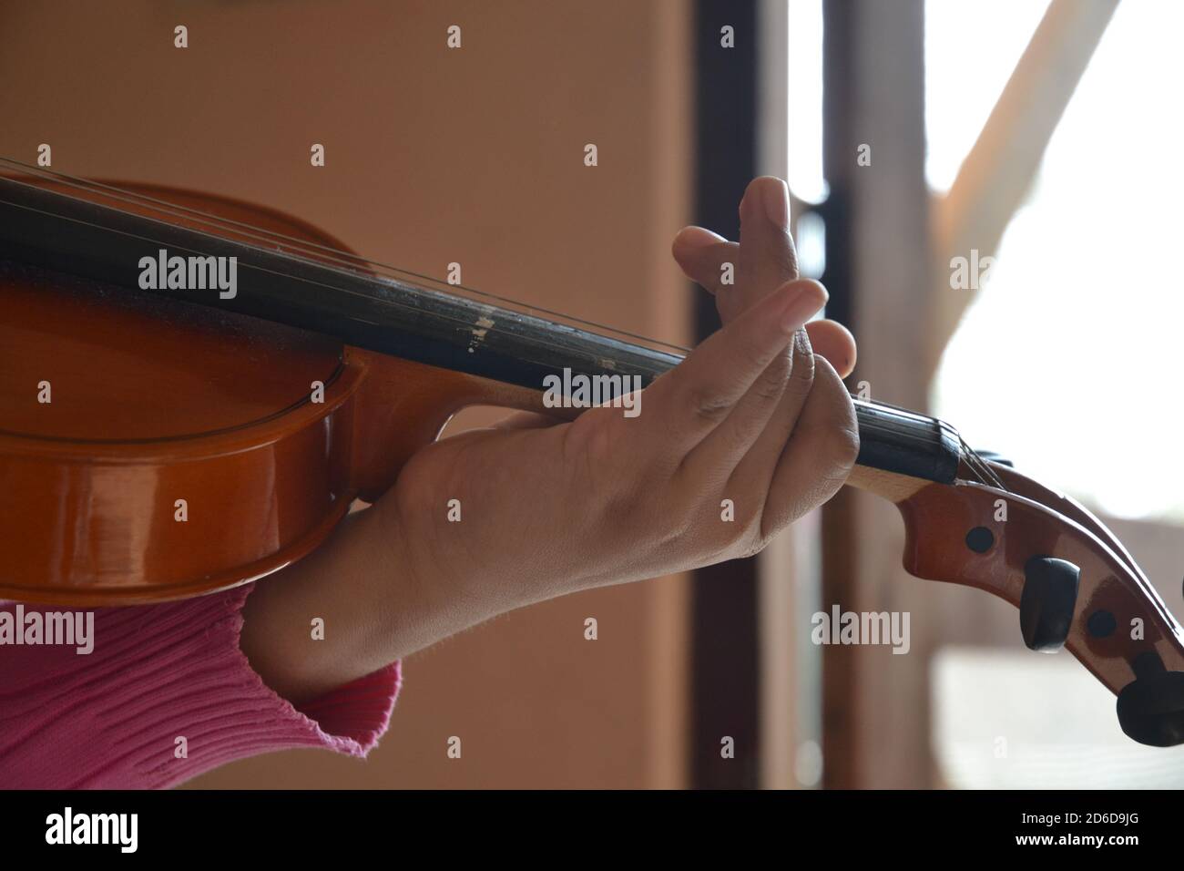 Musikalisches Instument Violine. Foto aufgenommen in Kathmandu. Stockfoto