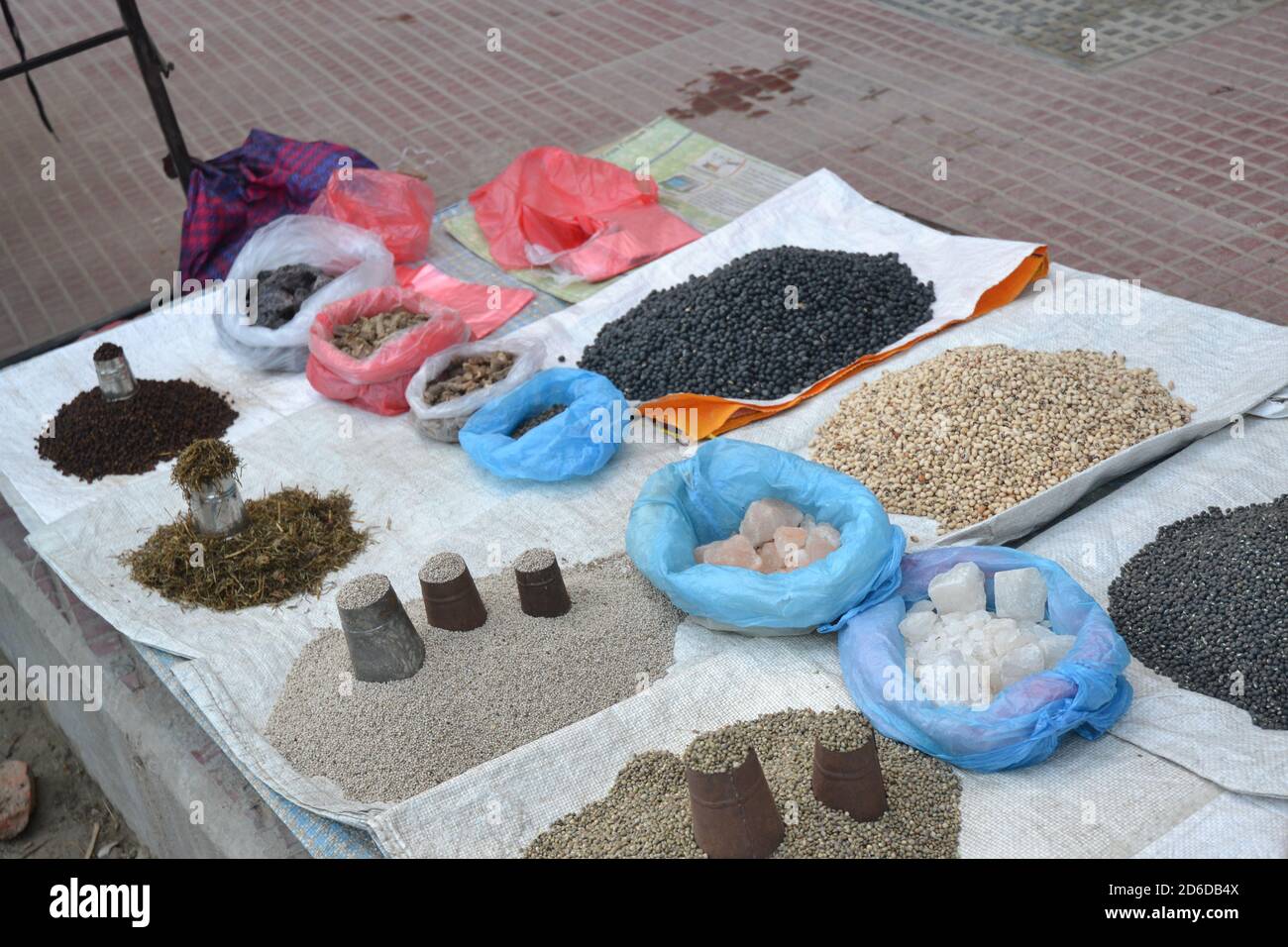 Gewürze zum Verkauf auf der Straße von Kathmandu Valley, Nepal Stockfoto