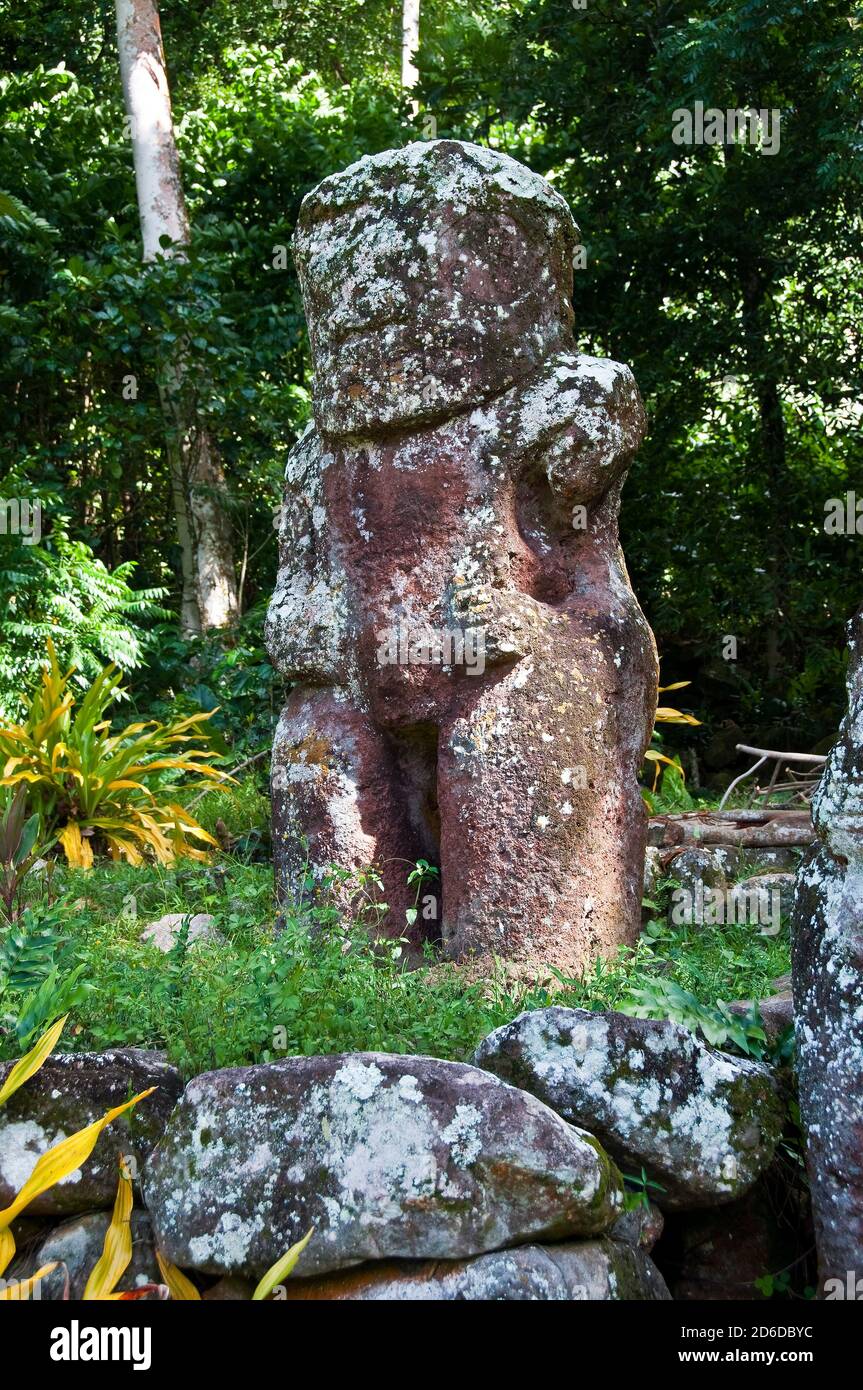 Hiva OA, antike Tiki-Steinstatue in Puamau Stockfoto