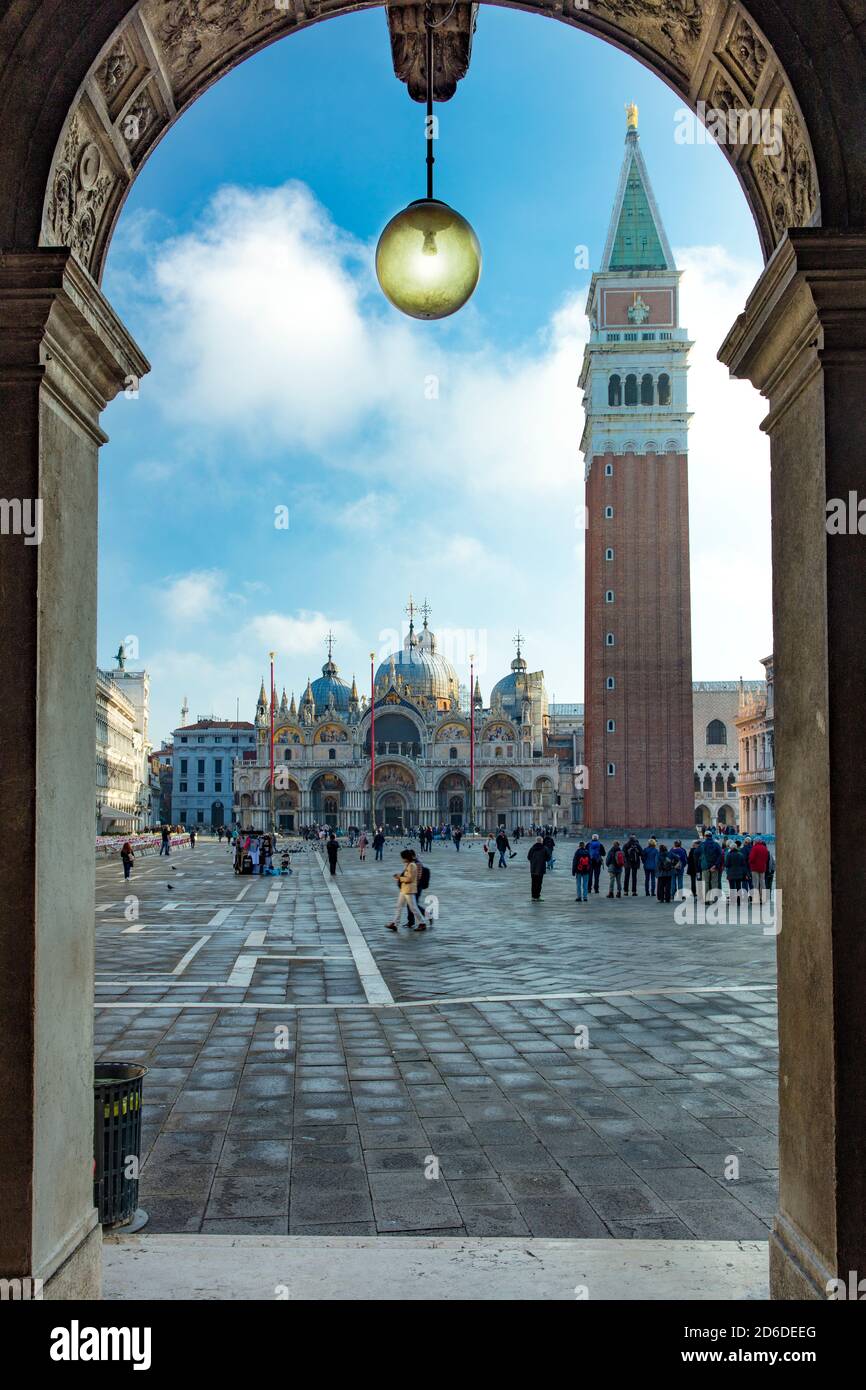 Am frühen Morgen auf der Piazza San Marco, Venedig, Veneto, Italien Stockfoto