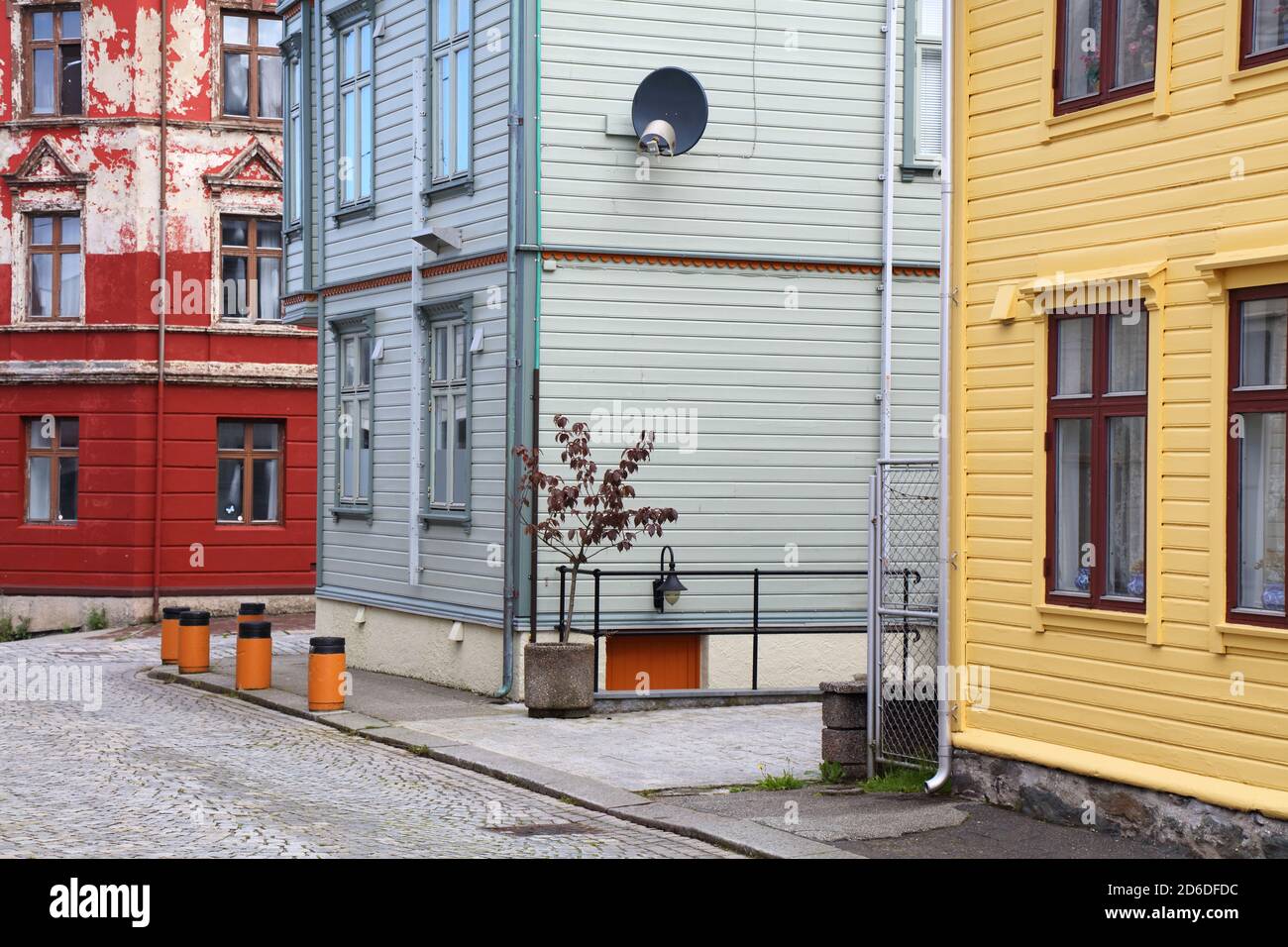 Haugesund Stadt in Norwegen. Bunte Holzhäuser in der Altstadt. Stockfoto