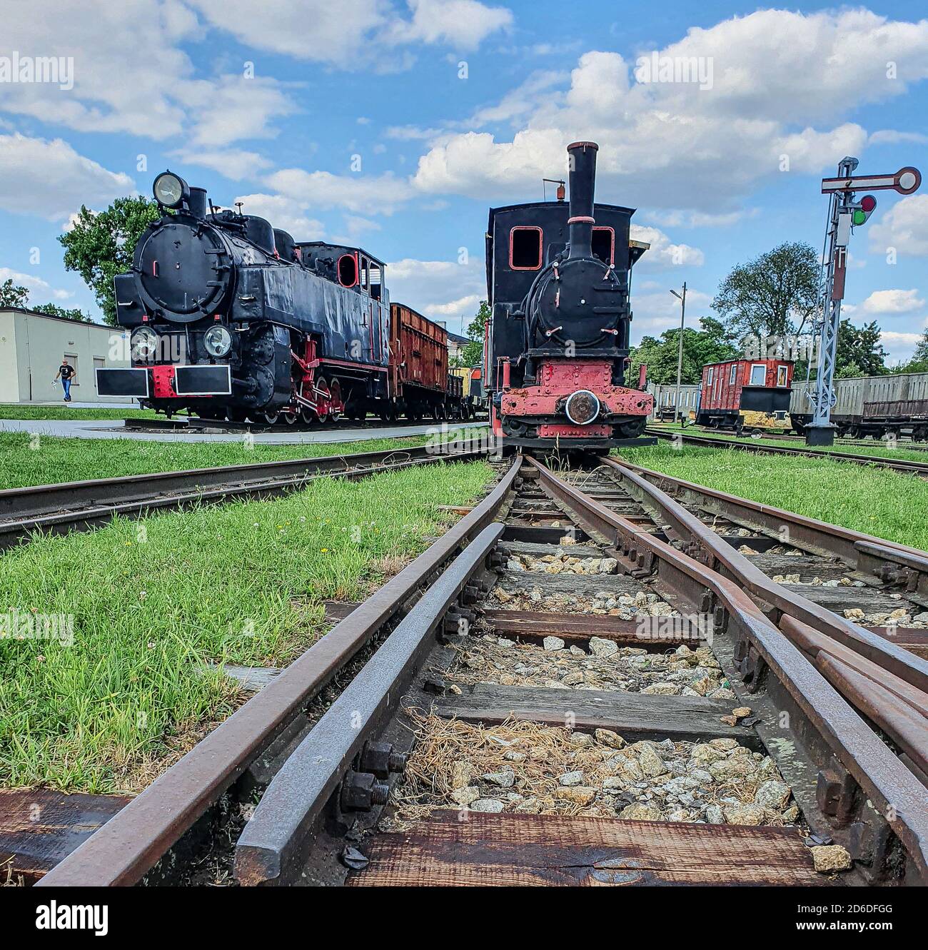 Sochaczew, Mazowieckie/Polen - 07.05.2020. Alte Dampflokomotiven auf Schmalspurbahnen im Freilichtmuseum Stockfoto