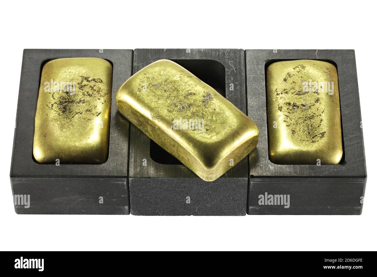 Graphitformen mit Goldbarren isoliert auf weißem Hintergrund Stockfoto
