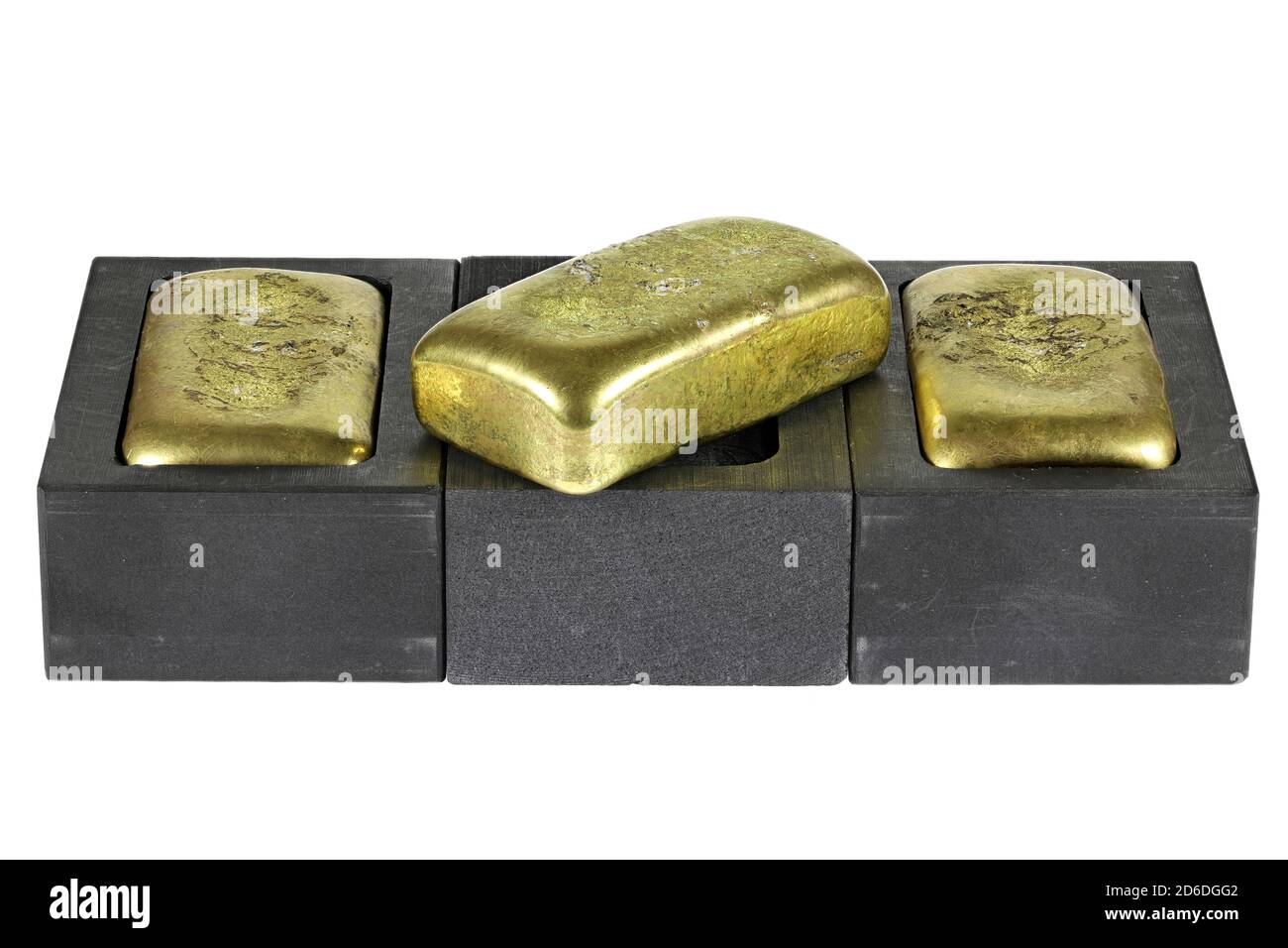 Graphitformen mit Goldbarren isoliert auf weißem Hintergrund Stockfoto