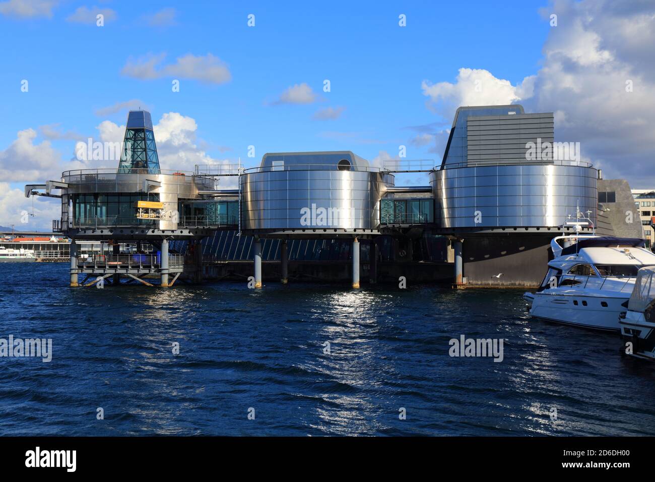 STAVANGER, NORWEGEN - 20. JULI 2020: Norwegisches Erdölmuseum in Stavanger, Norwegen. Stavanger ist die drittgrößte Metropolregion Norwegens mit 319, Stockfoto