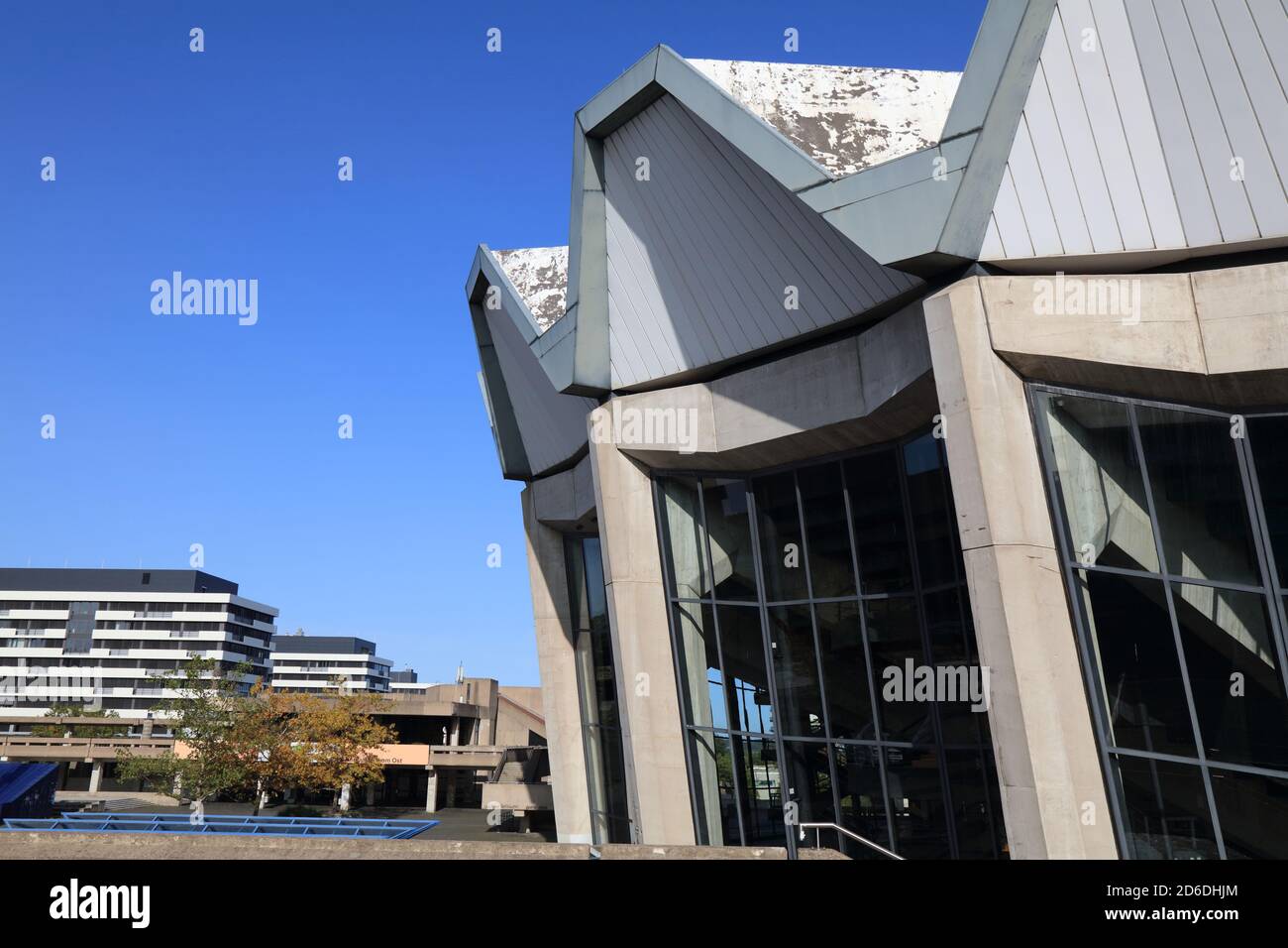 BOCHUM, 17. SEPTEMBER 2020: Audimax-Gebäude an der Ruhr-Universität Bochum. Mit 42,425 Studierenden ist sie die achtgrößte Universität Deutschlands. Stockfoto