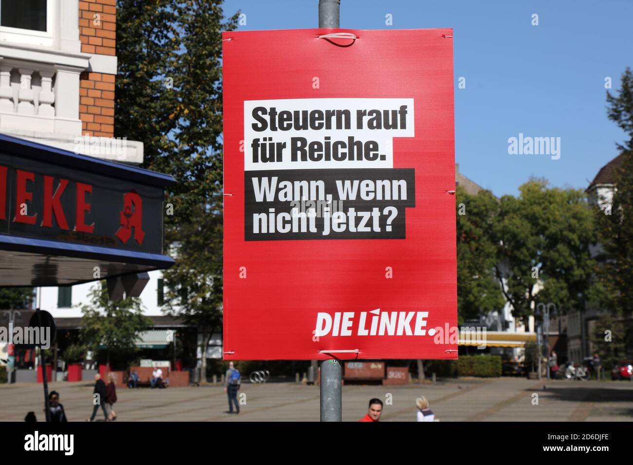 BOCHUM, 17. SEPTEMBER 2020: Wahlplakate der Partei die Linke vor der Stichwahl für Kommunalwahlen in Nordrhein-W. Stockfoto