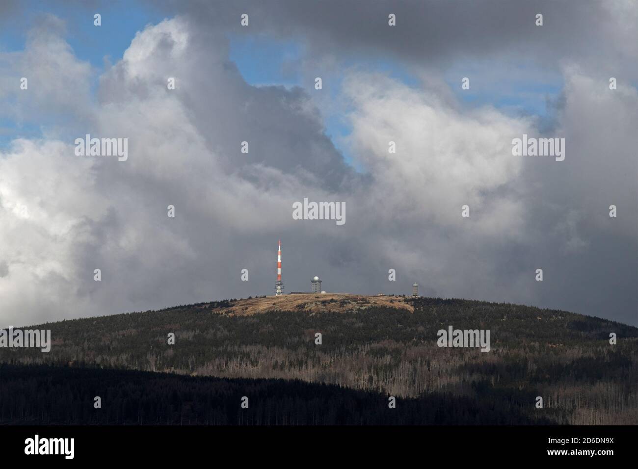 Blick auf den Brocken vom Wurmberg, Harz, Sachsen-Anhalt, Deutschland Stockfoto